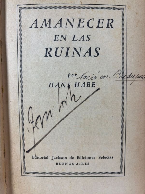 Libros y Estatuas Decorativas en Español - imagen 4