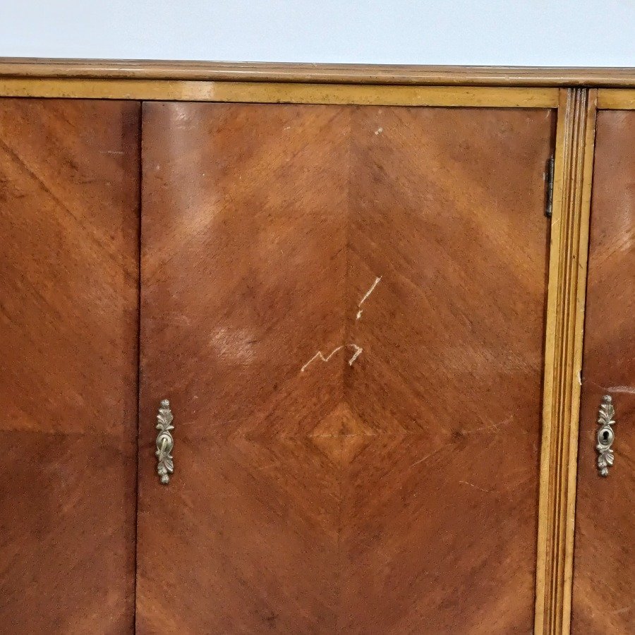 Muebles de estilo Luis XV, con detalles de madera tallada y patrones de parqué - imagen 8