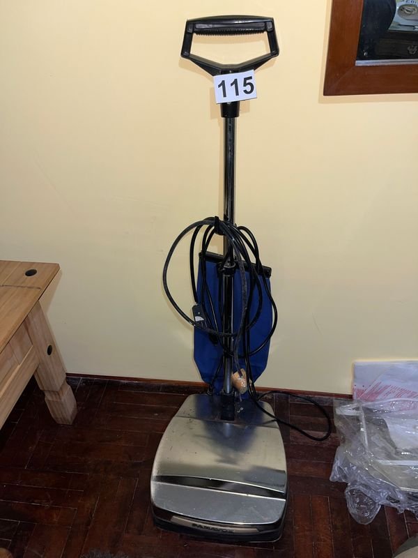 Lote anterior: Lustra Aspiradora Panavox en Venta