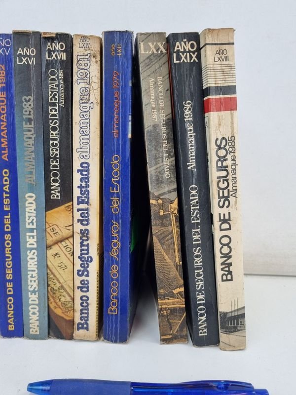 Colección de libros, revistas y accesorios en excelente condición - imagen 17