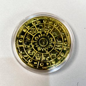 Moneda Coleccionable Tauro Zodiacal Dorada con Estuche - imagen 2