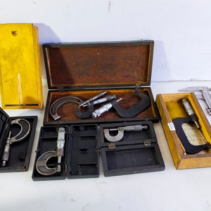 Lote siguiente: Lote de 6 Micrómetros y Pie de Rey en Cajas de Madera