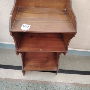 Lote siguiente: Mini Biblioteca Rústica de Madera con Tres Estantes