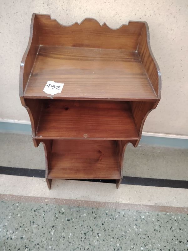 Mini Biblioteca Rústica de Madera con Tres Estantes
