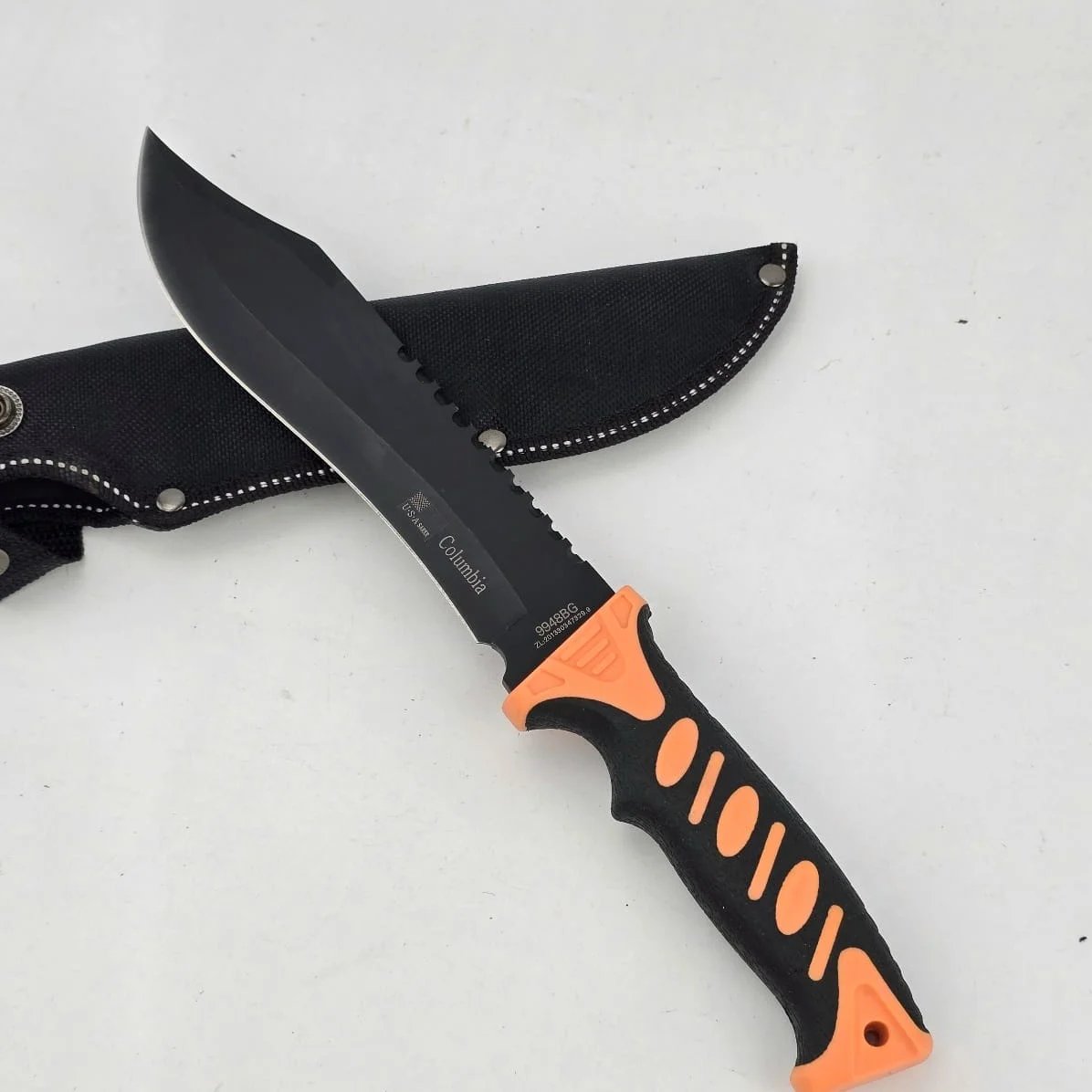 Cuchillo Táctico Negro y Naranja con Funda