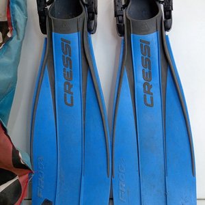 Kit de Snorkel: Cuchillo Muela, Patas de Rana Cressi Frog, Máscara y Tubo - imagen 7