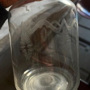 Botellón Antiguo de Vidrio con Tapón Bola y Grabados - imagen 2