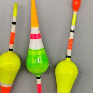 Lote de 3 Boyas de Pesca de Diversos Formatos y Colores - imagen 3