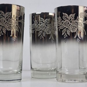 Juego de 6 Vasos de Cristal con Detalles Plateados y Flores en Relieve - imagen 3