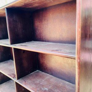 Rack Estantería de Madera Oscura con 6 Compartimentos - imagen 3