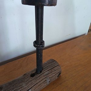 Candelabro Rústico de Madera y Metal con Dos Portavelas - imagen 5
