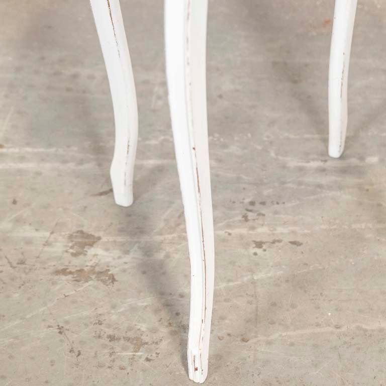 Mesa de sala circular tipo francesa con detalles en la pintura - imagen 3