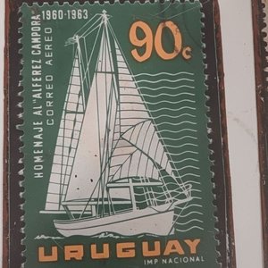 Lote de 8 Chapas Vintage Temáticas: Mickey Mouse, Uruguay, Velez Sarsfield y Más - imagen 6