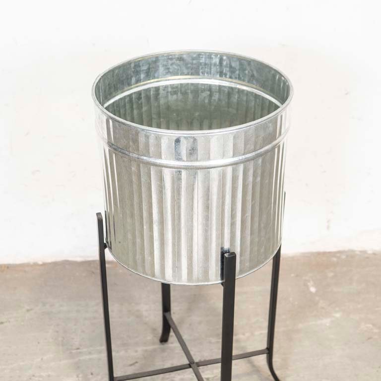 Macetero de chapa con base metálica, nuevo - imagen 2