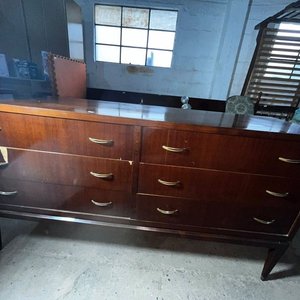Cómoda de Madera Oscura con 6 Cajones - imagen 1