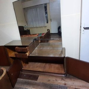 Juego de Dormitorio Estilo Clásico: Cama 2 Plazas, Mesas de Luz y Tocador con Espejo - imagen 2