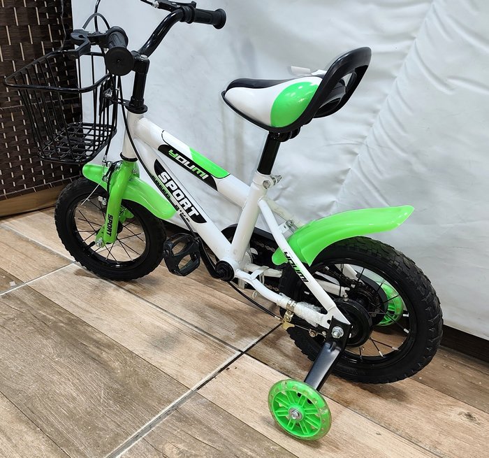 Bicicleta infantil con accesorios y buena condición - imagen 4