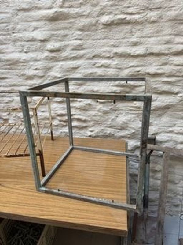 Par de estructuras para mesa en bronce con diseño antiguo - imagen 2