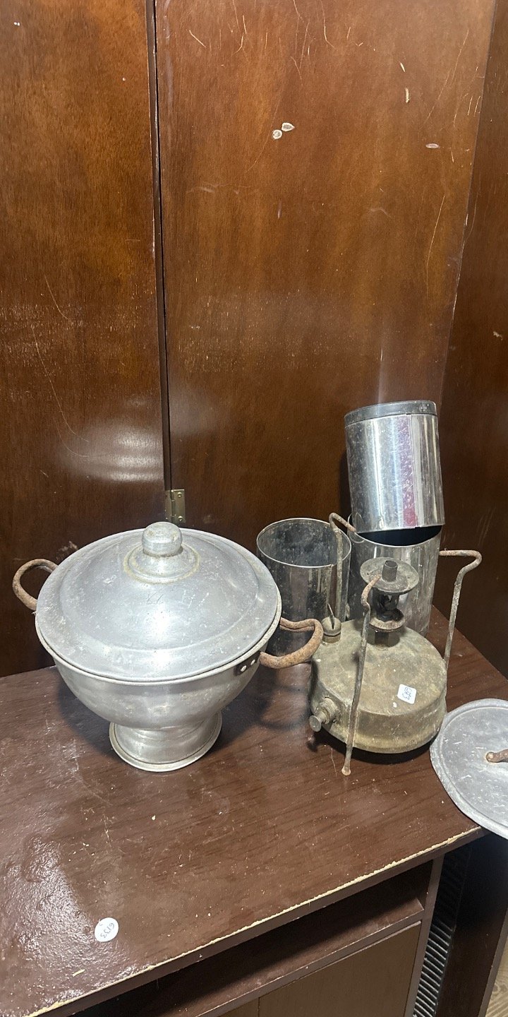 Hornalla Primus Antigua y Recipientes de Cocina