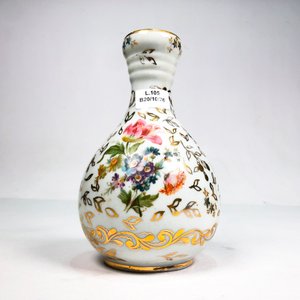 Florero de Porcelana Blanca con Flores y Hojas Doradas - 17 cm - imagen 3