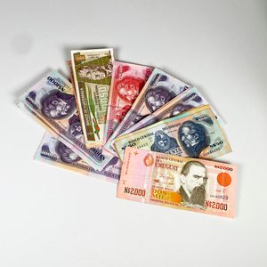 Lote de Billetes Varios: Uruguay y Guatemala - imagen 2