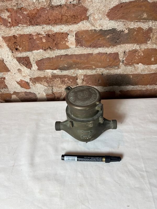 Antiguo Contador de Agua de Bronce Macizo LUDWIGSHAFEN