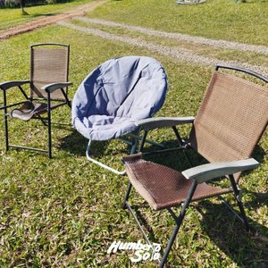 Lote anterior: Par de Sillas Plegables Modernas y Un Honguito Tipo Sillón