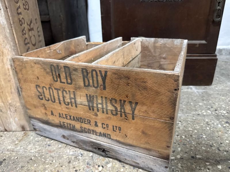 Lotes de cajas y cajones con propaganda de bebidas - imagen 10