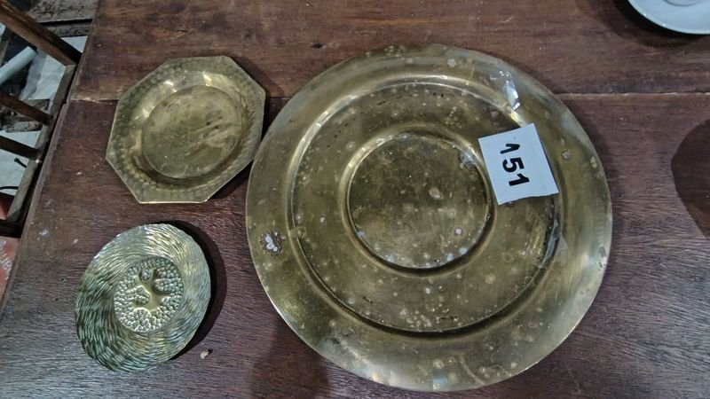 Platos decorativos en bronce para decorar tu hogar