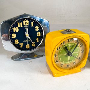 Lote de Cuatro Relojes Despertadores Antiguos - imagen 3