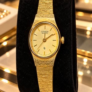 Reloj Pulsera Citizen Quartz Dorado Mujer - Elegancia Japonesa - imagen 2