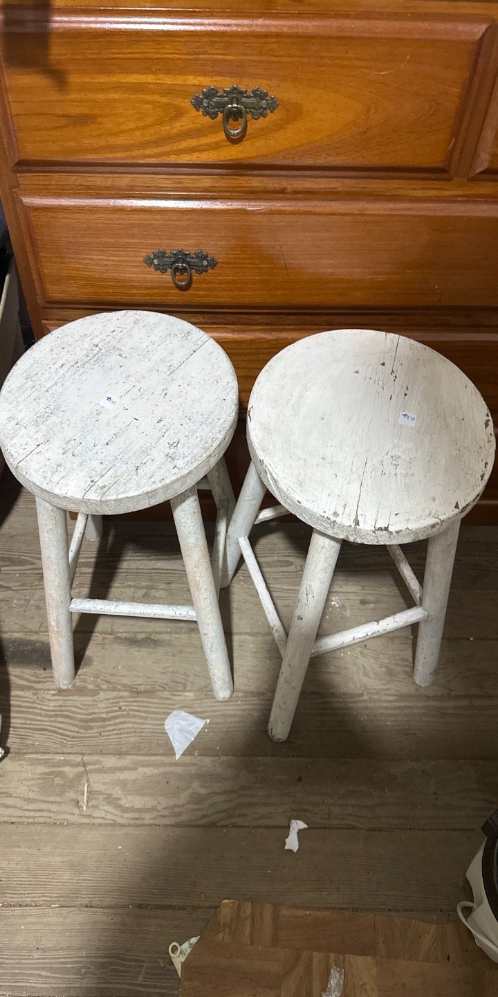 Par de bancos redondos de madera rústicos