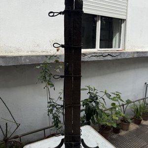 Lámpara Artesanal de Madera y Hierro Forjado - imagen 3
