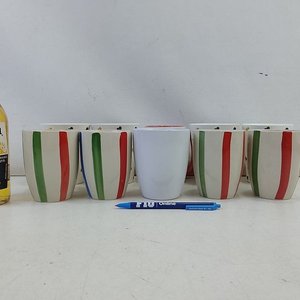 Lote de 18 Tazas y Jarros de Cerámica con Diseños Variados - imagen 10
