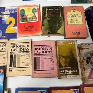 + De 80 libros diferentes  imposible de detallar , novelas , cuentos y varios - imagen 13