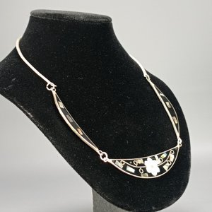 Dos Collares: Perlas Negras y Gargantilla Alpaca con Nácar y Esmalte - imagen 3
