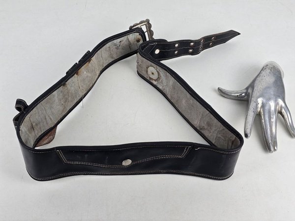 Cinto Gaucho de Cuero Negro con Hebilla Maesa