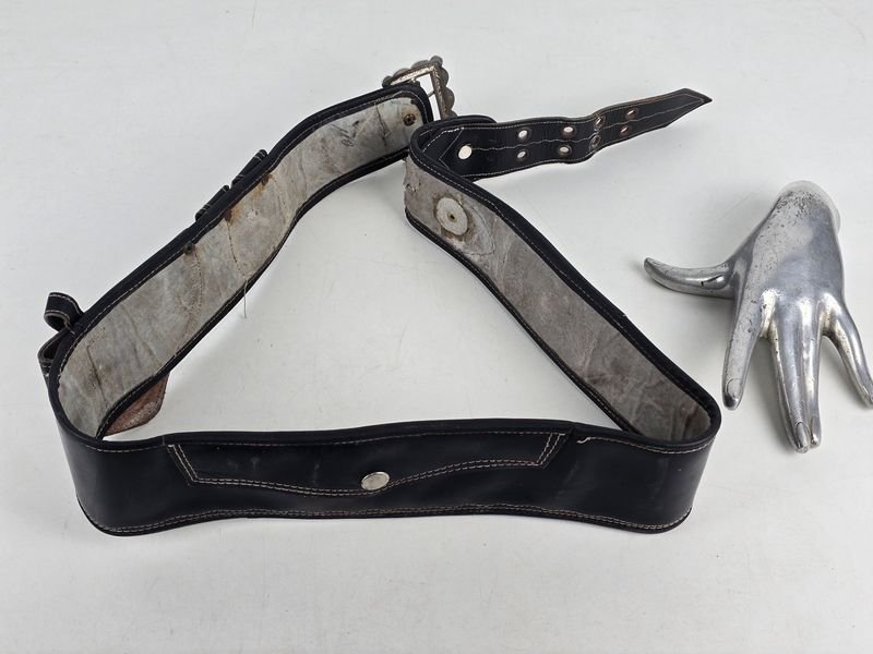 Cinto Gaucho de Cuero Negro con Hebilla Maesa