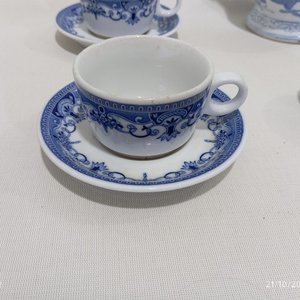 Jarra, Alhajero y Tazas de Cerámica Decorada Azul y Blanco - imagen 5