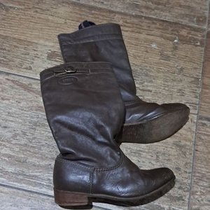 Lote siguiente: Botas de cuero EFEKA para niño, talle 27 aprox.