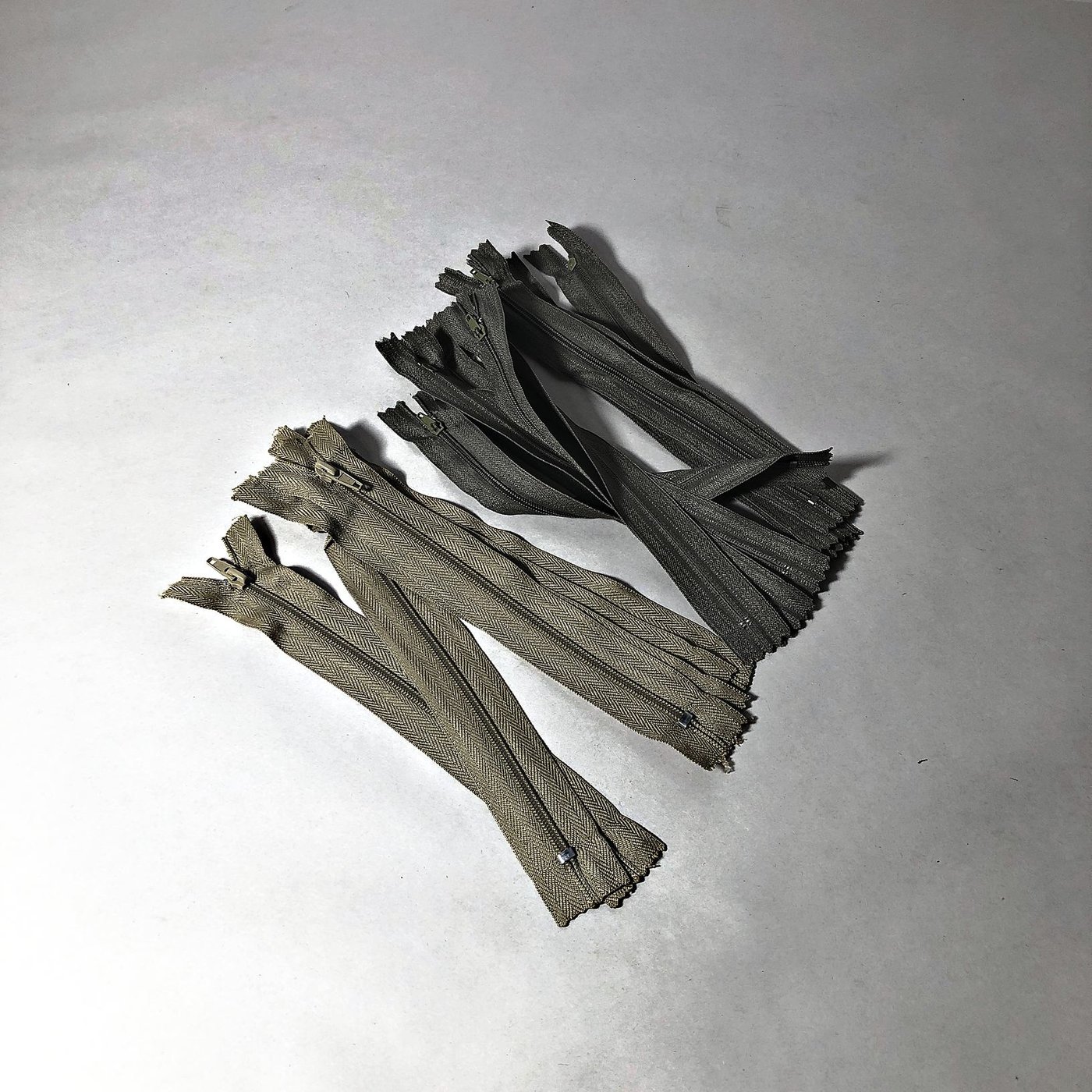 Once Paquetes de Cierres (Zippers) de 20 cm, Varios Colores