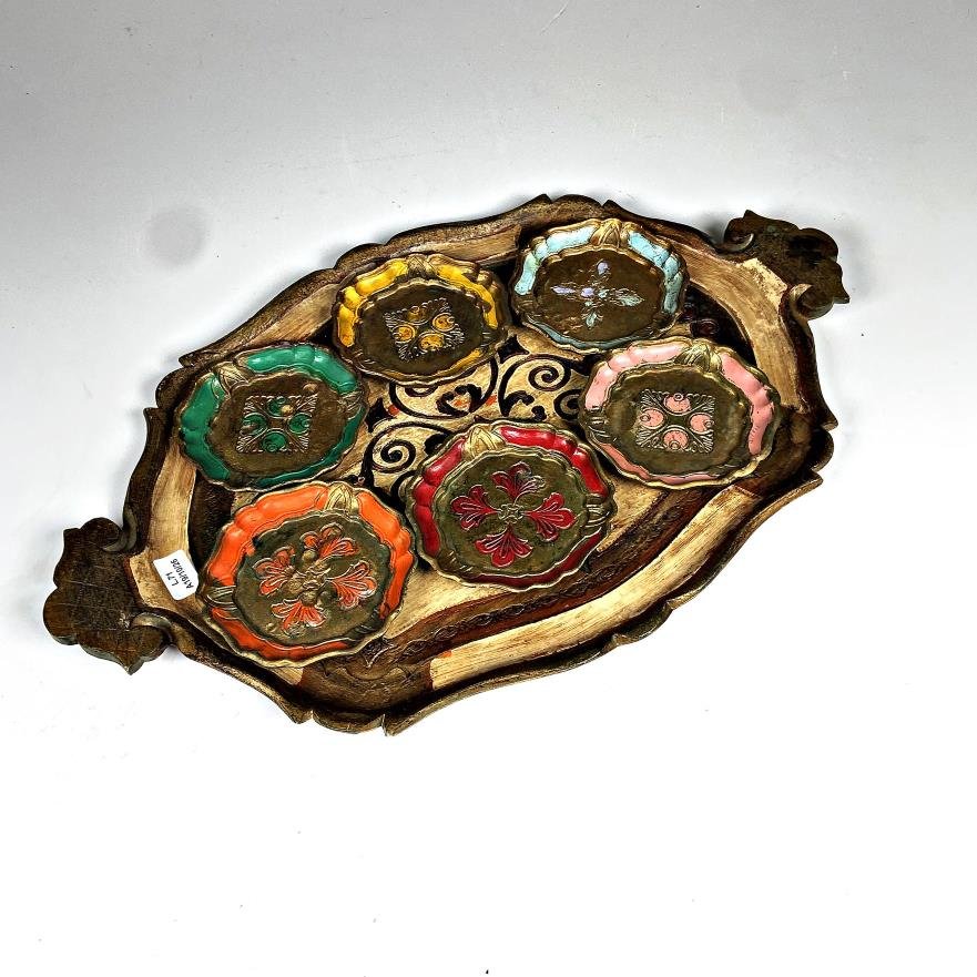 Bandeja Oval Decorada con 6 Posavasos Metálicos y de Madera