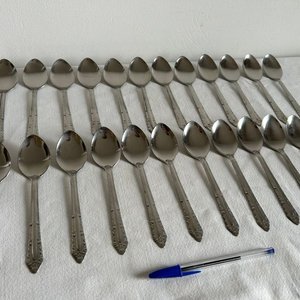 Juego de 18 Cucharas de Acero Inoxidable con Diseño Floral - imagen 2