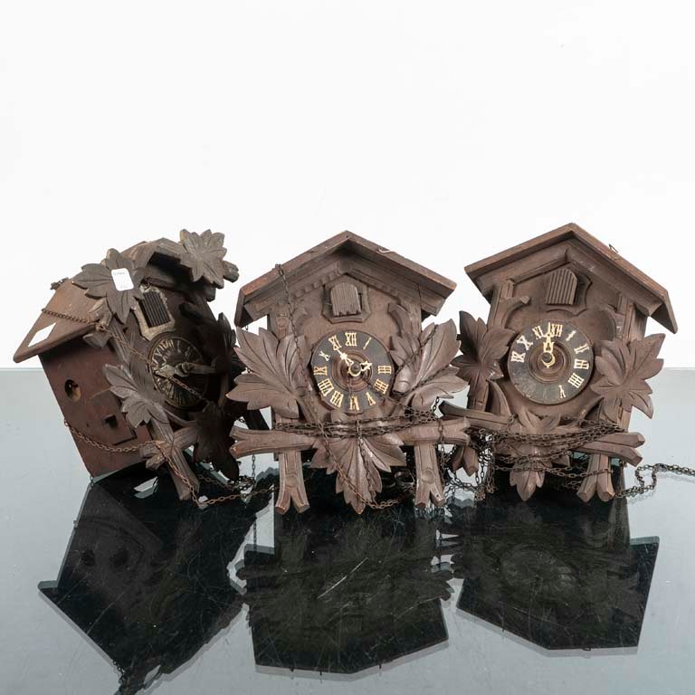 Lote de 3 Relojes de Cuco Antiguos con Detalles