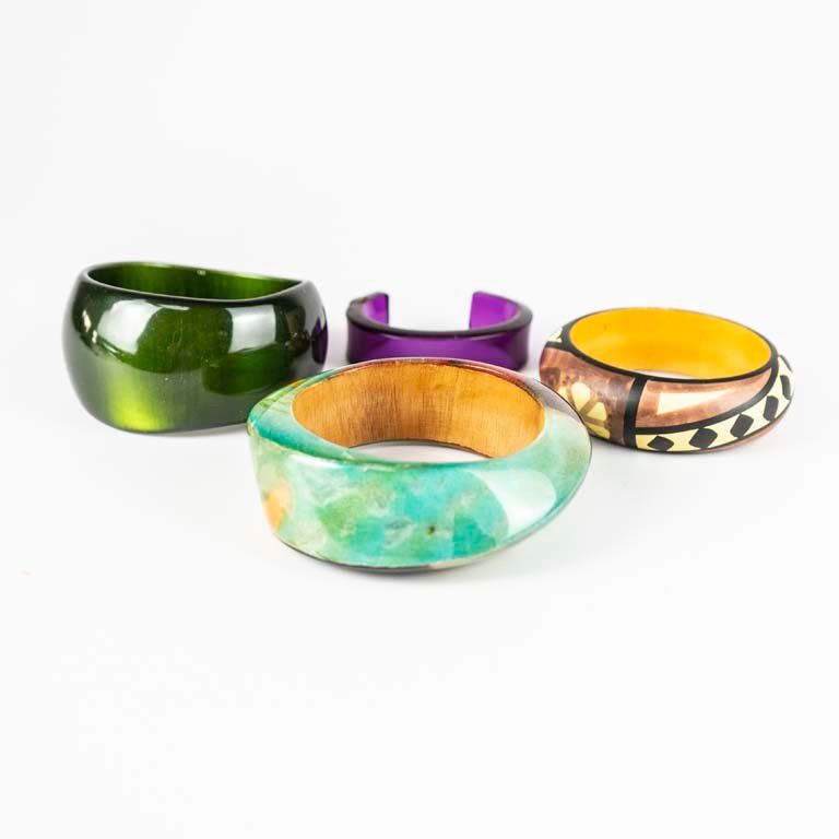 Pulseras acrílicas coloridas y artesanales - imagen 1