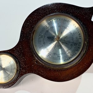 Barómetro de Madera con Dos Relojes y Termómetro - imagen 3