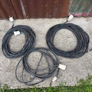 Lote anterior: 3 alargues de cable eléctrico con enchufes