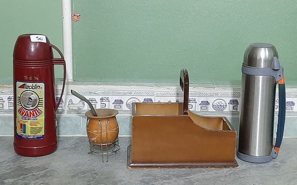 Set de Mate: Matera de Madera, 2 Termos y Accesorios - imagen 1