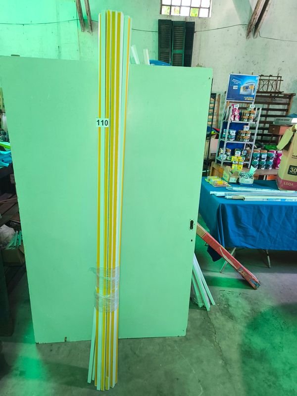 Lote siguiente: Tubos de autoadhesivo de plástico