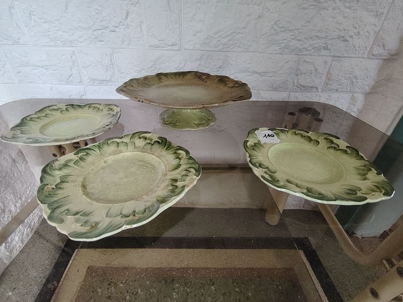 Fuente de Porcelana para Postre con Tres Platos a Juego